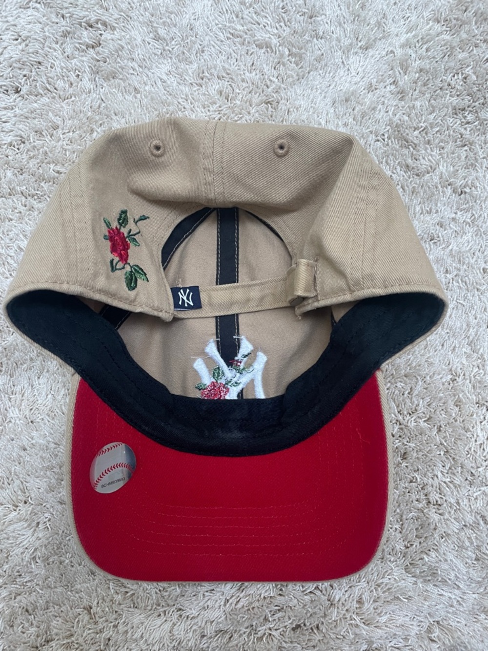 '47 NY Yankees Cap with White Embroidered Rose Logo - Picture 2 of 4